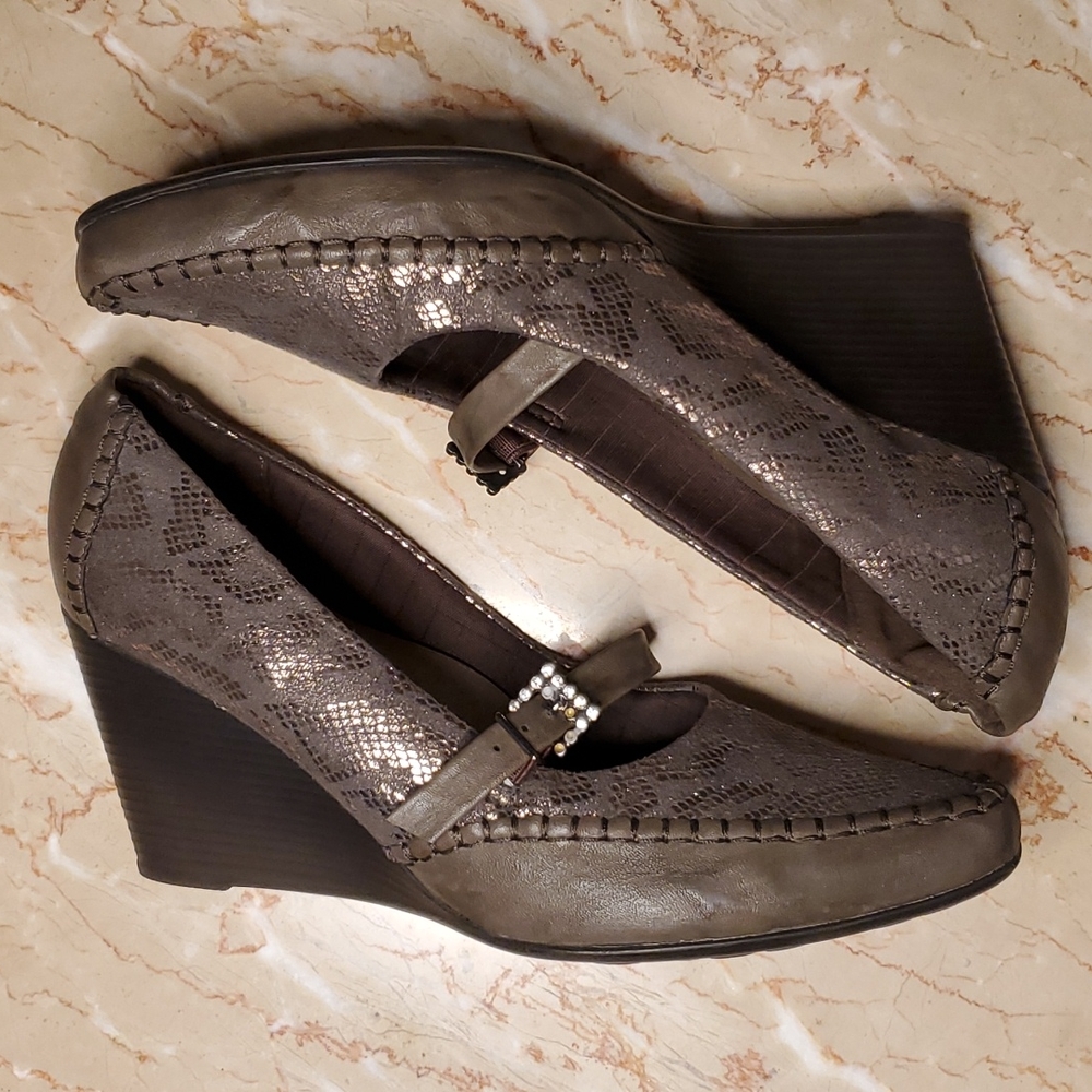 PICCADILLY // Pointy Toe Snakeskin Wedge